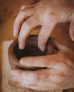 Fertigung von Lehmschalen wie in der Jungsteinzeit