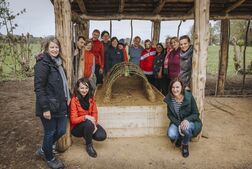 Lehmofenbau im Steinzeitdorf